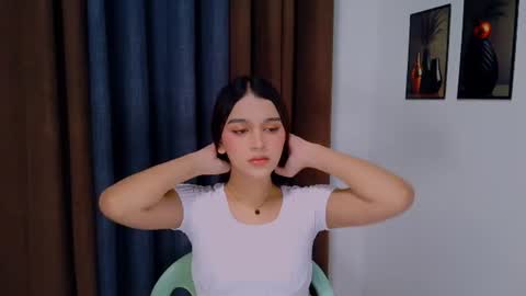 Snapshot of lux_white chatting on June 26, 2026, 9:46 am queen lux online show from June 26, 2026, 9:46 am