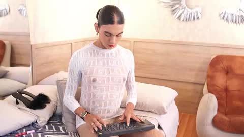 Luxa  online show from April 25, 2026, 1:14 pm