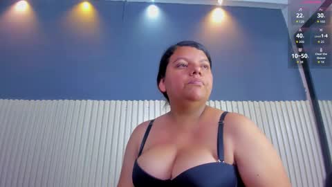 Snapshot of luxemilf chatting on November 20, 2025, 10:04 am Luxe3 online show from November 20, 2025, 10:04 am