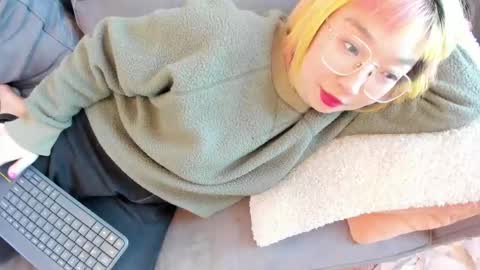 Snapshot of luxgray chatting on December 3, 2024, 7:22 pm LuxGray online show from December 3, 2024, 7:22 pm