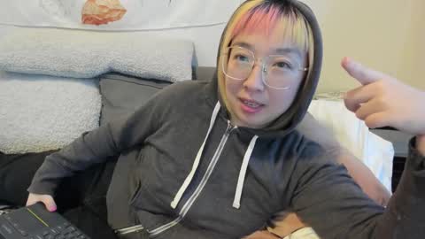 Snapshot of luxgray chatting on December 9, 2024, 9:16 pm LuxGray online show from December 9, 2024, 9:16 pm