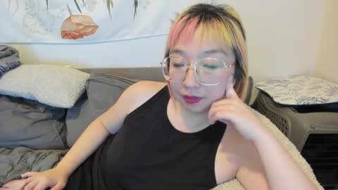 Snapshot of luxgray chatting on December 18, 2024, 2:32 am LuxGray online show from December 18, 2024, 2:32 am