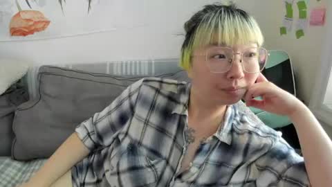 Snapshot of luxgray chatting on June 3, 2026, 8:03 pm LuxGray online show from June 3, 2026, 8:03 pm