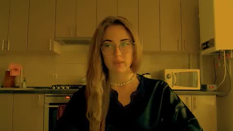 Snapshot of luxie_queen chatting on September 12, 2025, 6:35 am Katie online show from September 12, 2025, 6:35 am