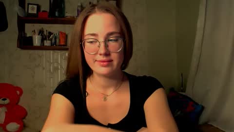 Snapshot of luxie_queen chatting on November 17, 2025, 3:07 pm Katie online show from November 17, 2025, 3:07 pm