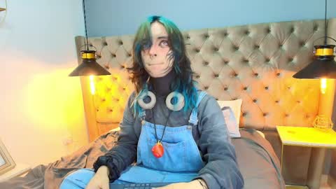 Snapshot of luxiel_ chatting on April 6, 2026, 9:16 pm Luxiel 3 online show from April 6, 2026, 9:16 pm