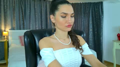 Snapshot of luxqueenstudio chatting on March 26, 2026, 9:37 am KarolinaAlpha online show from March 26, 2026, 9:37 am