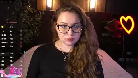 luxsopphia_ online show from June 14, 2026, 12:40 pm