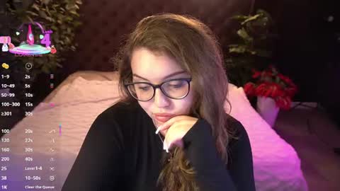 luxsopphia_ online show from June 26, 2026, 12:53 pm