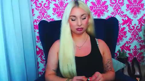 Snapshot of luxuriaaa chatting on October 12, 2025, 7:24 pm Luxuriaa online show from October 12, 2025, 7:24 pm