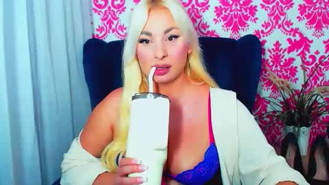Snapshot of luxuriaaa chatting on May 7, 2026, 8:25 pm Luxuriaa online show from May 7, 2026, 8:25 pm
