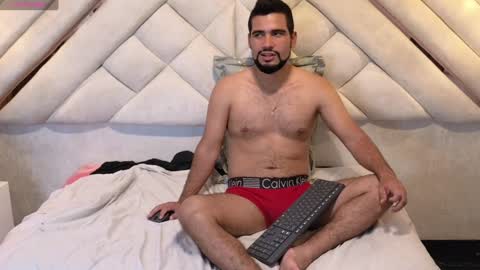 Snapshot of luxurycoupl chatting on February 4, 2025, 9:38 am Lesly And Arnold online show from February 4, 2025, 9:38 am