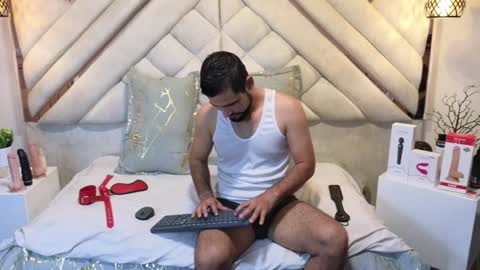 Snapshot of luxurycoupl chatting on February 5, 2025, 4:06 am Lesly And Arnold online show from February 5, 2025, 4:06 am