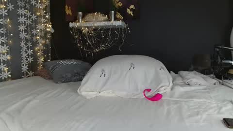 Snapshot of luxurylips chatting on December 13, 2024, 7:25 am Lux for your fun online show from December 13, 2024, 7:25 am