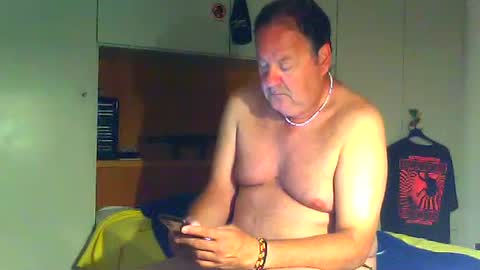 luxx72boy online show from July 14, 2026, 3:11 am