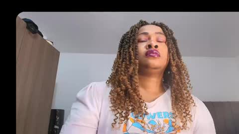 Snapshot of luxy_benet chatting on June 4, 2026, 8:20 am Big Benet online show from June 4, 2026, 8:20 am