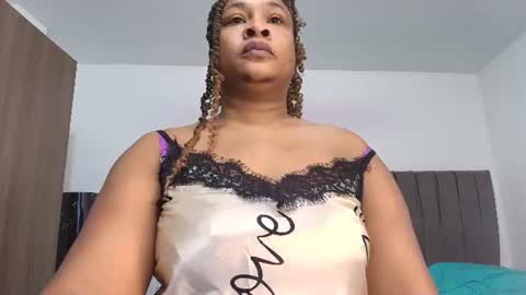 Snapshot of luxy_benet chatting on June 15, 2026, 12:07 pm Big Benet online show from June 15, 2026, 12:07 pm