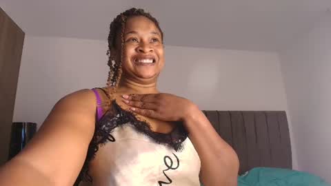 Snapshot of luxy_benet chatting on June 16, 2026, 11:57 am Big Benet online show from June 16, 2026, 11:57 am