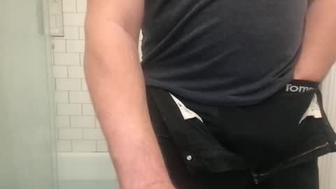 lvguynextdoor440656 online show from October 18, 2025, 2:58 am