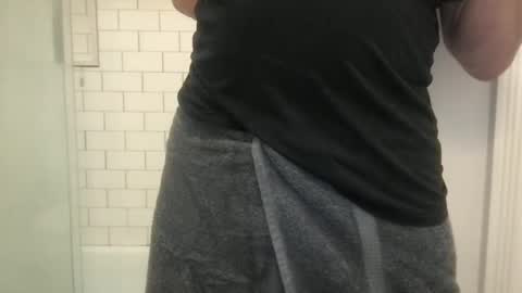 lvguynextdoor440656 online show from October 31, 2025, 1:06 am