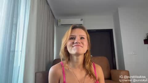 lxsundolyxl_ online show from February 7, 2026, 3:21 am