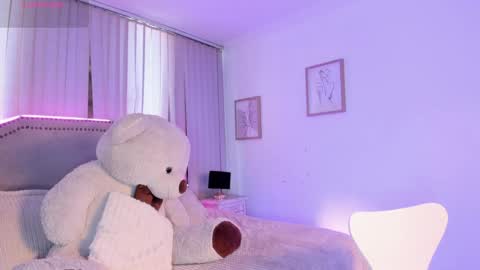Snapshot of lya_brown chatting on June 9, 2026, 11:44 am lya_brown online show from June 9, 2026, 11:44 am