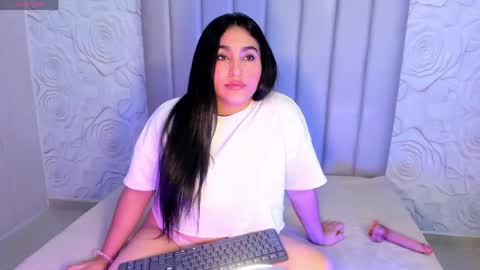 LYA DUBOIS  online show from May 1, 2026, 9:19 pm