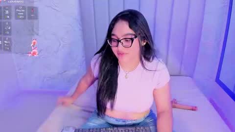 Snapshot of lya_dubois_ chatting on June 26, 2026, 9:19 pm LYA DUBOIS online show from June 26, 2026, 9:19 pm