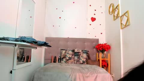 Snapshot of lyabloom chatting on May 6, 2026, 10:42 am LyaBloom online show from May 6, 2026, 10:42 am