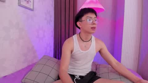 Snapshot of lyan_twink chatting on September 19, 2025, 7:14 pm Lyan online show from September 19, 2025, 7:14 pm