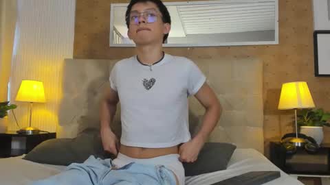 Snapshot of lyan_twink chatting on October 21, 2025, 7:47 pm Lyan online show from October 21, 2025, 7:47 pm