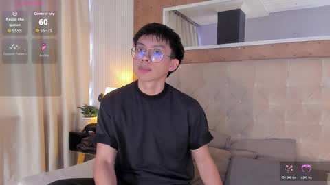 Snapshot of lyan_twink chatting on November 15, 2025, 7:10 pm Lyan online show from November 15, 2025, 7:10 pm