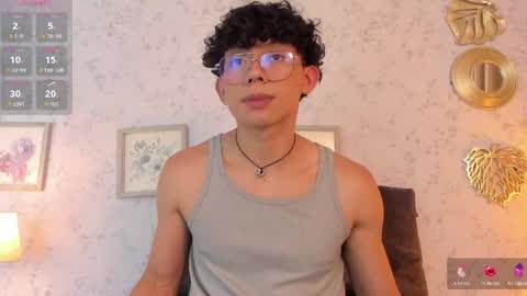 Lyan online show from April 25, 2026, 8:17 pm