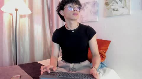 Snapshot of lyan_twink chatting on May 9, 2026, 7:52 pm Lyan online show from May 9, 2026, 7:52 pm