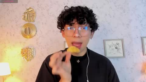 Snapshot of lyan_twink chatting on May 30, 2026, 7:11 pm Lyan online show from May 30, 2026, 7:11 pm