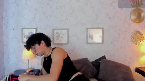 Snapshot of lyan_twink chatting on June 17, 2026, 7:59 pm Lyan online show from June 17, 2026, 7:59 pm