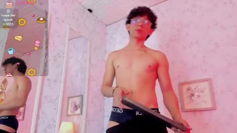 Snapshot of lyan_twink chatting on July 14, 2026, 8:03 pm Lyan online show from July 14, 2026, 8:03 pm