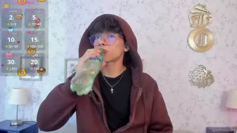 Snapshot of lyan_twink chatting on July 16, 2026, 6:36 pm Lyan online show from July 16, 2026, 6:36 pm