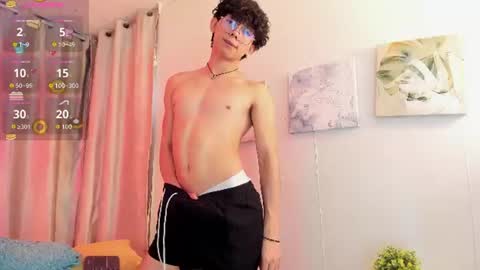 Snapshot of lyan_twink chatting on July 25, 2026, 6:05 pm Lyan online show from July 25, 2026, 6:05 pm