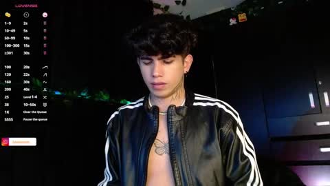 Lyle Bennett Freelance Model online show from December 19, 2024, 2:57 pm