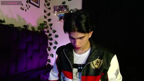 Lyle Bennett Freelance Model online show from February 7, 2025, 11:01 am