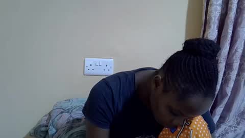lyn_anna online show from October 17, 2025, 5:43 am