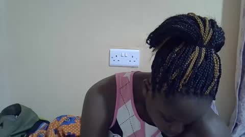 lyn_anna online show from November 5, 2025, 7:52 am