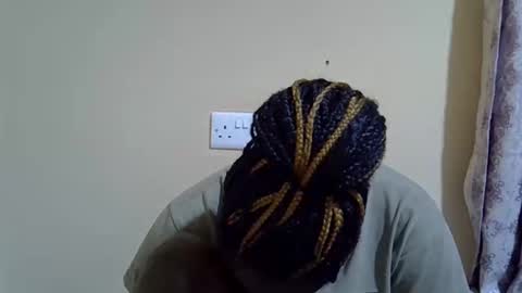 lyn_anna online show from November 7, 2025, 7:41 am