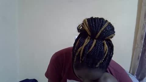 lyn_anna online show from November 15, 2025, 8:11 am