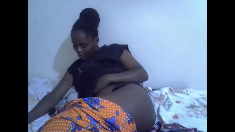 lyn_anna online show from April 25, 2026, 4:37 pm