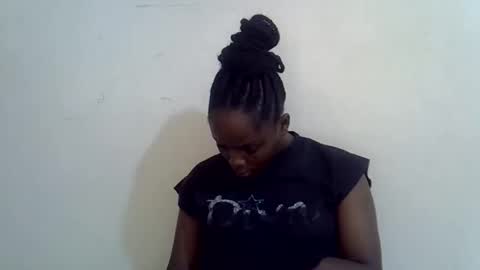 Snapshot of lyn_anna chatting on May 20, 2026, 12:00 pm lyn_anna online show from May 20, 2026, 12:00 pm