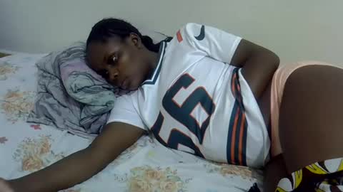 lyn_anna online show from June 21, 2026, 7:05 pm
