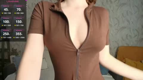 Snapshot of lynafrost chatting on May 31, 2026, 5:26 am LynaFrost online show from May 31, 2026, 5:26 am