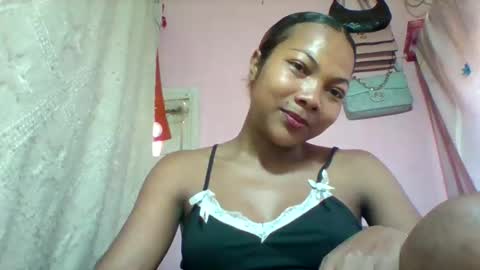 lyndah19 online show from March 16, 2026, 7:12 am